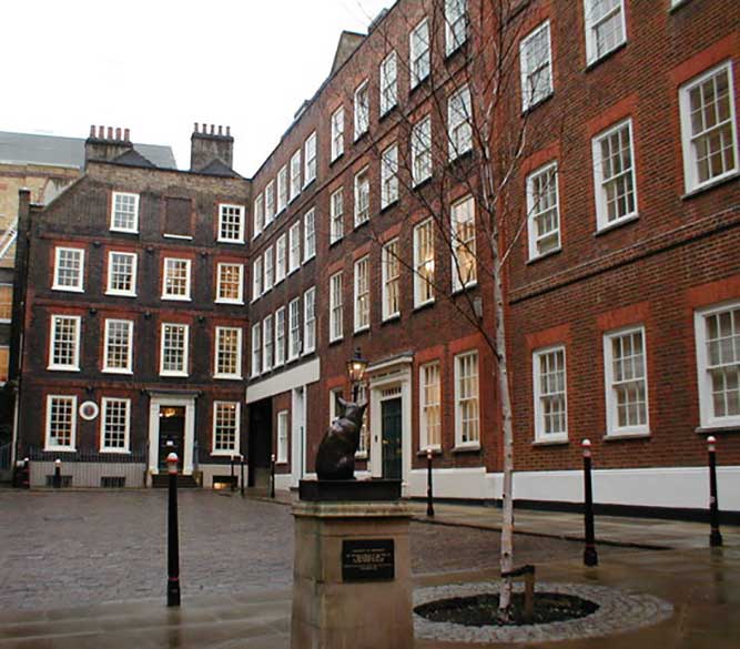 Gough_Square_and_Dr_Johnson-s_house_-_geograph-org-uk_-_7opt.jpg